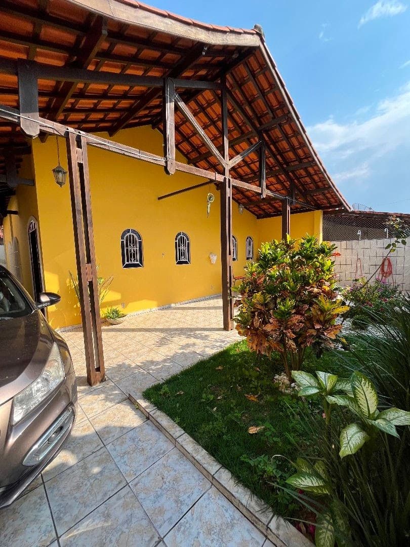 Casa com Amplo Terreno e Área Gourmet na Praia das Palmeiras